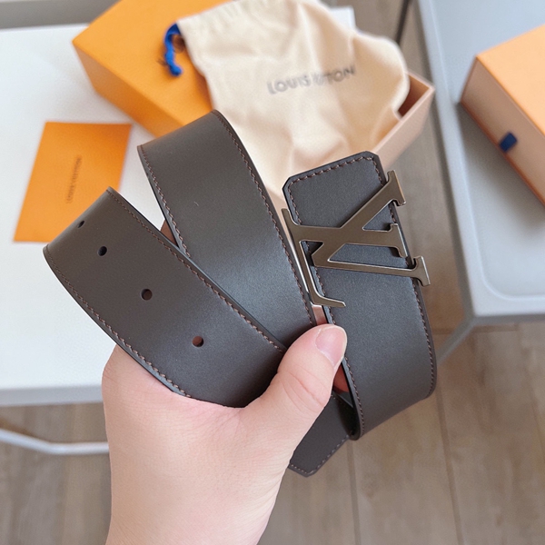 ルイヴィトンベルト正面デザイン